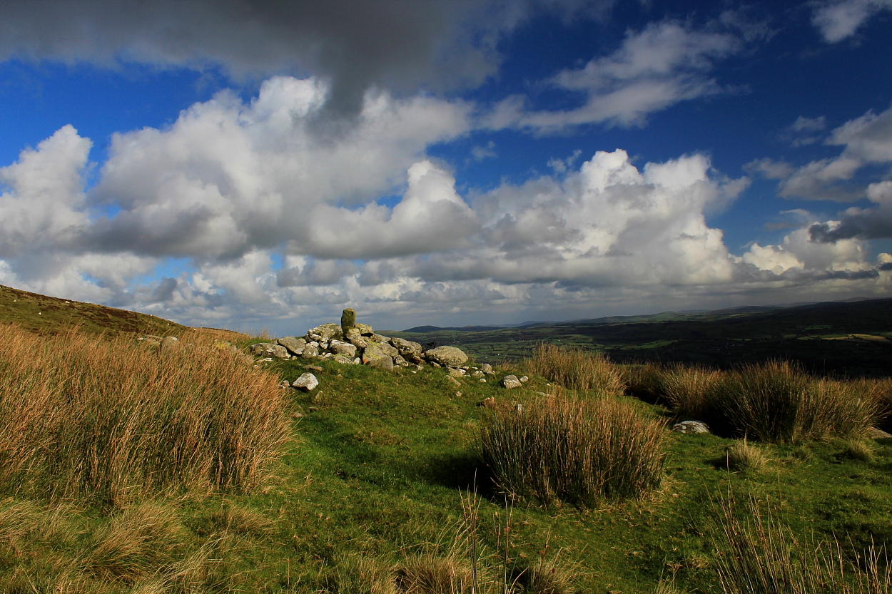 Image of Lledwigan Cairn, Cefn Cyfarwydd, Y Carneddau (Round Cairn) by GLADMAN