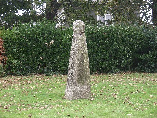 Image of Maen Cadoar (Standing Stone / Menhir) by ocifant