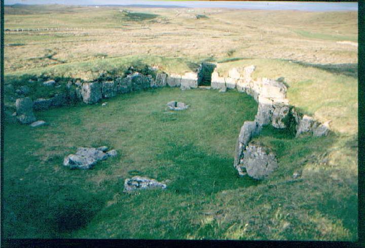 Image of Stanydale Temple (Stone Circle) by greywether