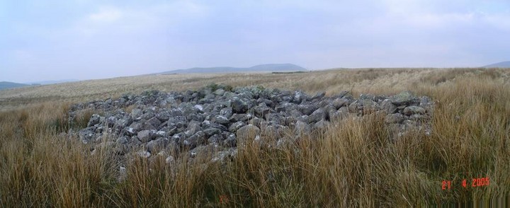 Image of Sampson’s Bratfull (Long Cairn) by treehugger-uk