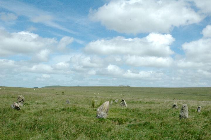 Image of Ringmoor Cairn Circle and Stone Row by Moth