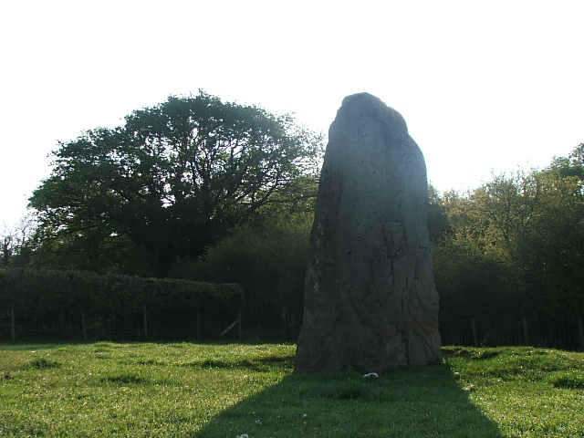 Image of Neuadd Glan-Gwy (Standing Stone / Menhir) by postman