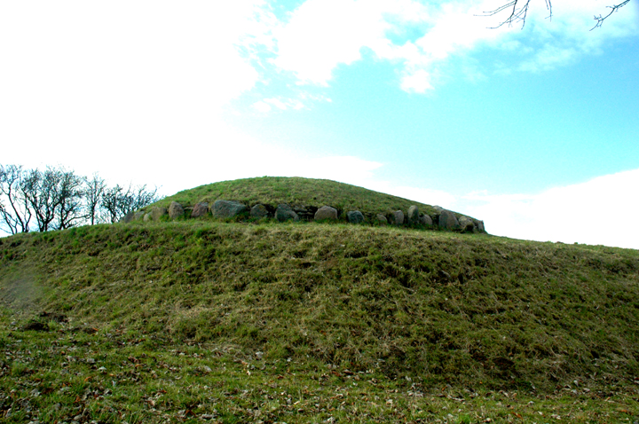 Image of Hulbjerg-jættestuen by Moth