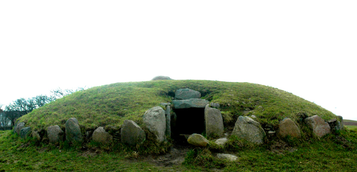 Image of Hulbjerg-jættestuen by Moth