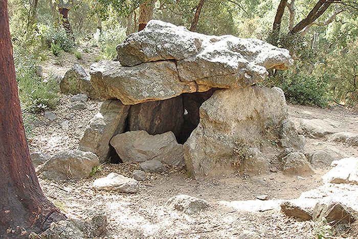 Image of Cova del Alarb (Dolmen / Quoit / Cromlech) by Lubin