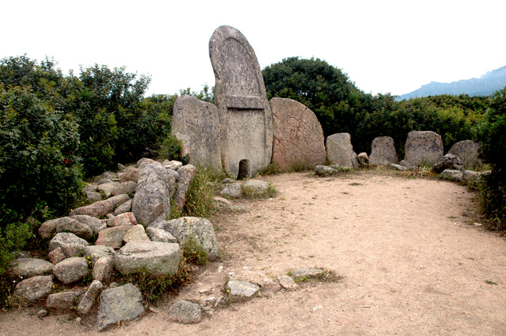 Image of S'Ena 'e Thomes (Tomba di Giganti) by Jane