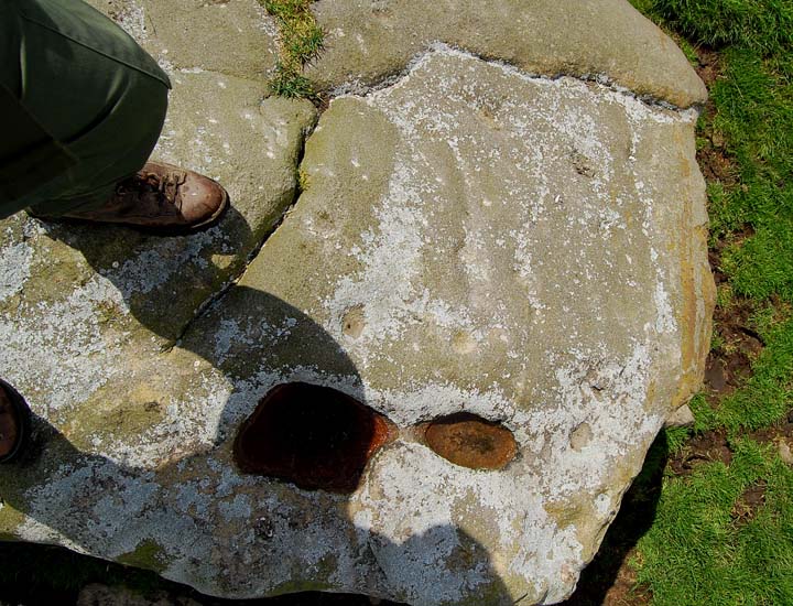 Image of Skyreholme 421 (Cup and Ring Marks / Rock Art) by fitzcoraldo