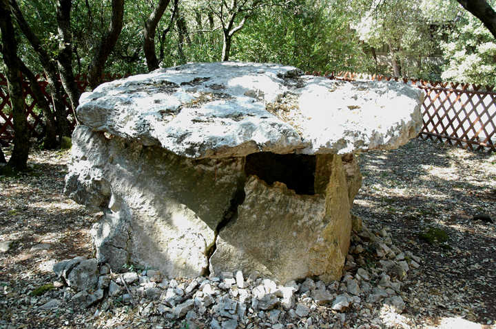 Image of Dolmen du Aven Marzal by Moth