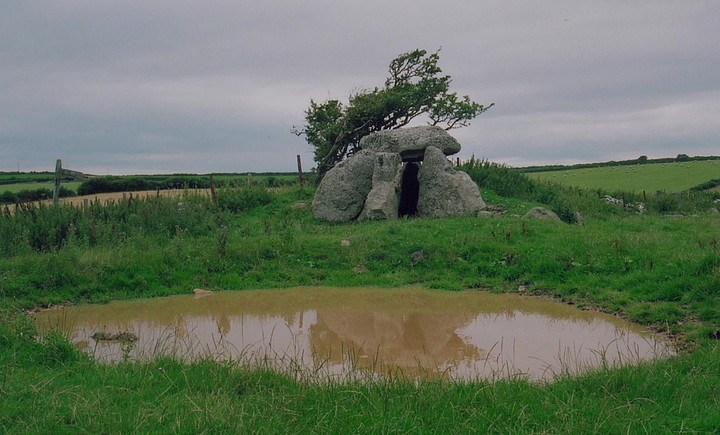 Image of The Hellstone (Dolmen / Quoit / Cromlech) by GLADMAN