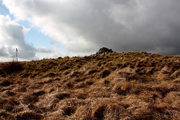 Image of Carn-yr-Hyrddod, Mynydd Llangeinwyr (Cairn(s)) by GLADMAN
