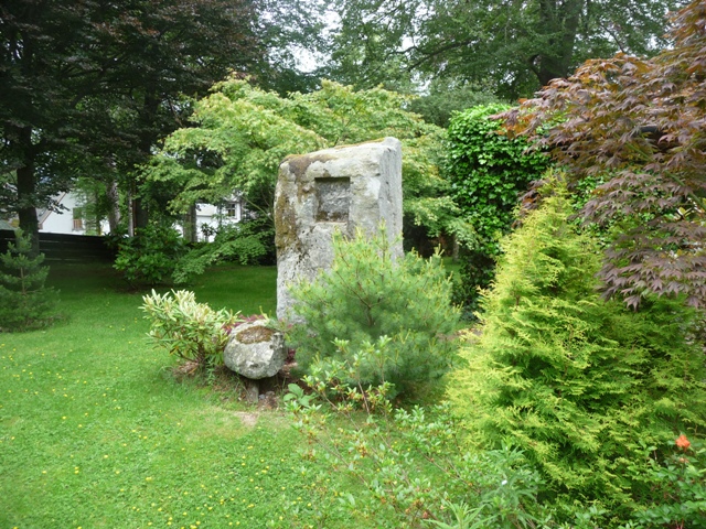 Image of Inchmarlo (Standing Stone / Menhir) by drewbhoy